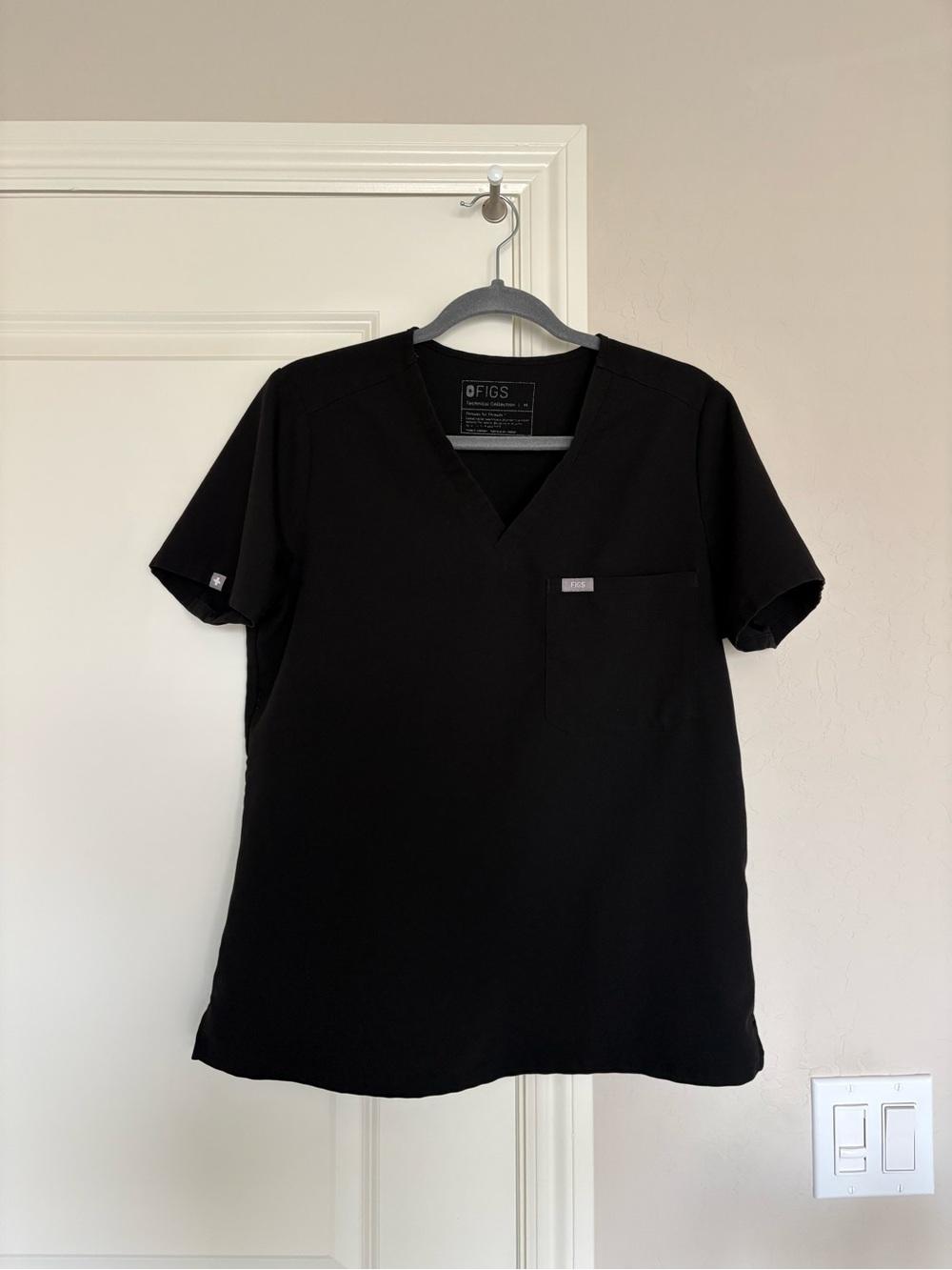 FIGS Black Womens Catarina Scrub Top and Joggers Set